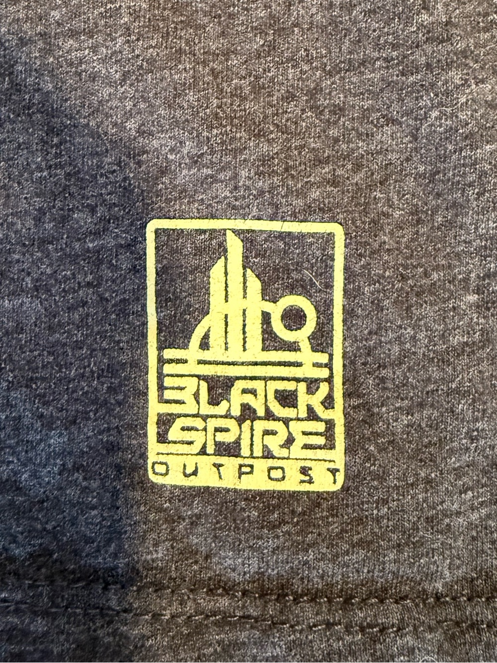 Kids Disney World Star Wars Short Sleeve Shirt Black Spire Outpost Falcon - Picture 3 of 6